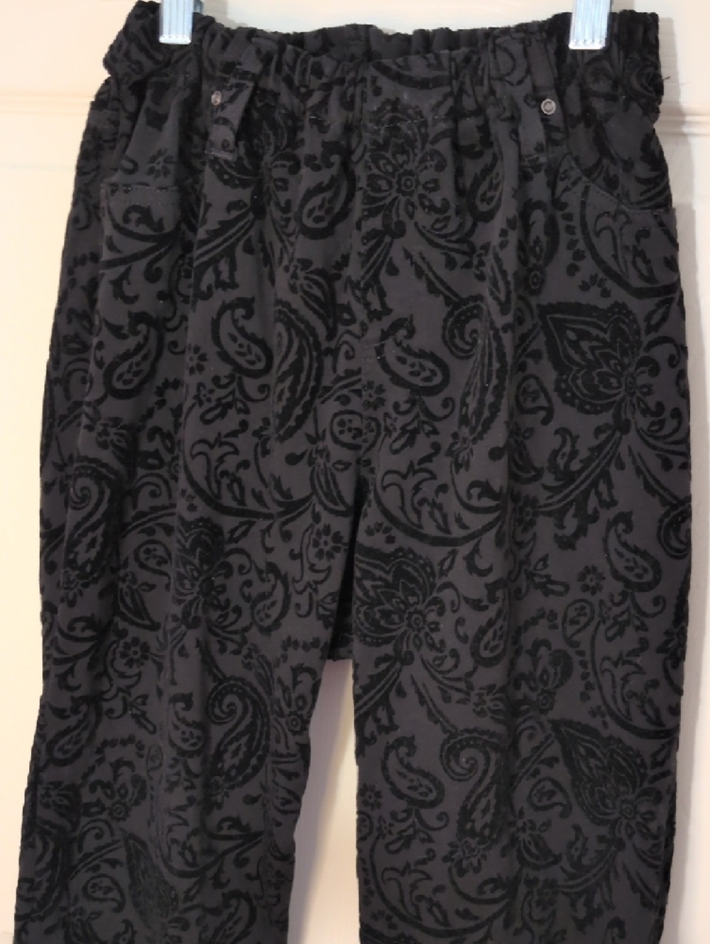 Black and Velvet Paisley Pants, Beautiful 😍 Back Pockets. Measurements Below